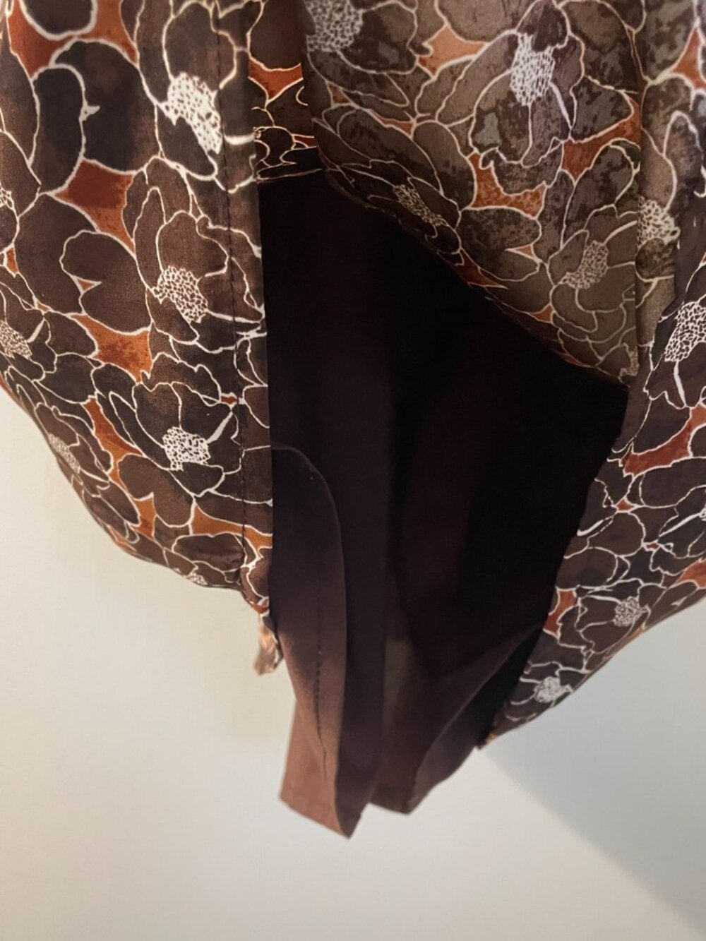 Banana Republic Silky Classic Camisole Size XS Brown and Rust Flowers - Picture 5 of 6